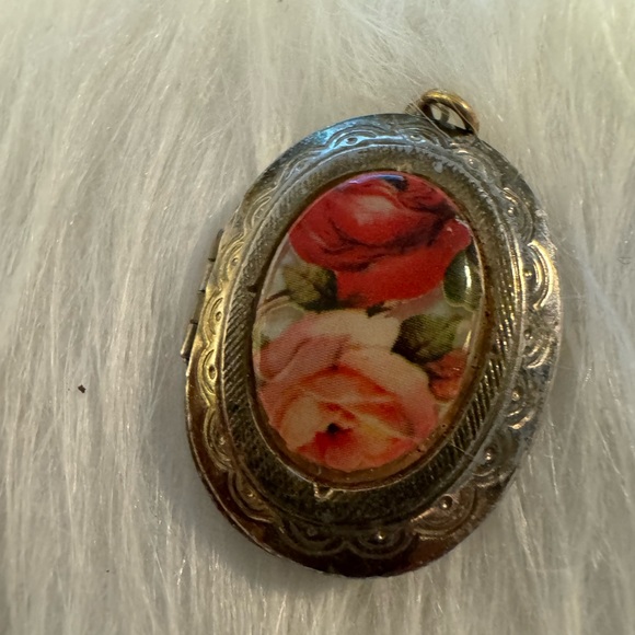 Vintage Locket - Picture 4 of 4